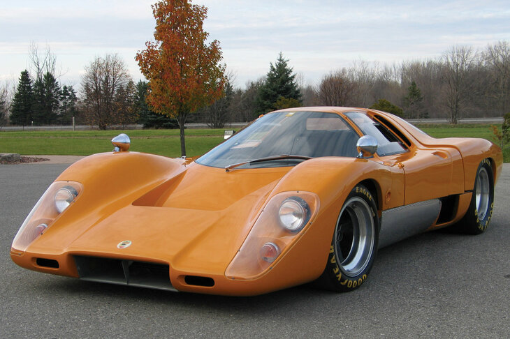 「Cam-Am」用のマシンをベースに開発された「マクラーレンM6GT」。FIAのグループ4規定の車両で行われるスポーツカーレースに投入される予定だったが、ホモロゲーションの取得が難しくなったことから、その計画はとん挫した。