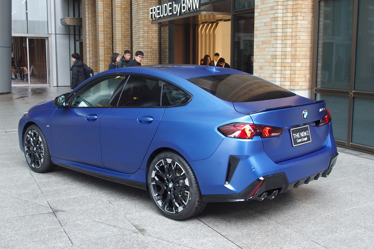 M235i xDriveグランクーペ（リアビュー）