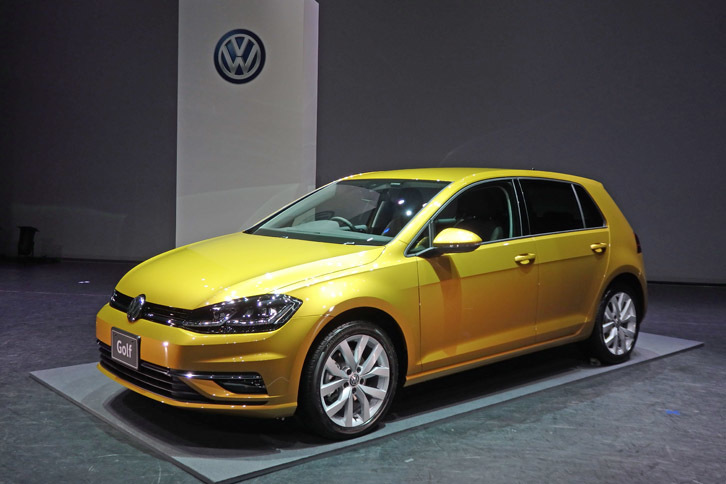 通称「ゴルフ7.5」と呼ばれる、マイナーチェンジ版「フォルクスワーゲン・ゴルフ」。ナビゲーションシステムや、メーターパネルなどの先進デジタル化が進められた。