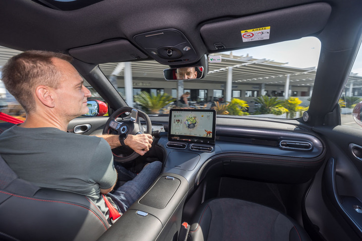 ツインモーターでもシングルモーターでも180km/h以上は出せないので注意が必要だ。