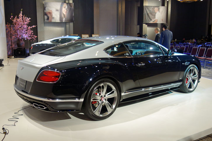 ボディーカラーはムーンビームとオニキスのデュオトーンを採用する。