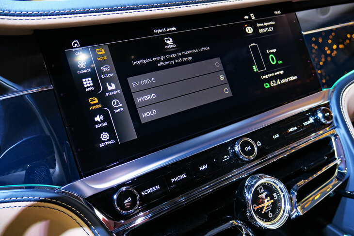 ベントレー・フライングスパー ハイブリッド（センターディスプレイ）