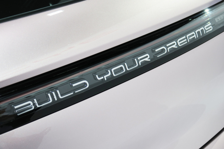 BYDドルフィン（「BUILD YOUR DREAMS」ロゴ）