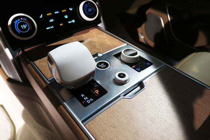 ランドローバー・レンジローバーSV P530（シフトセレクター）