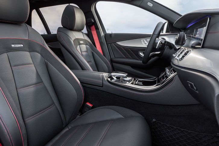 「メルセデスAMG E43 4MATICステーションワゴン」のインテリア。