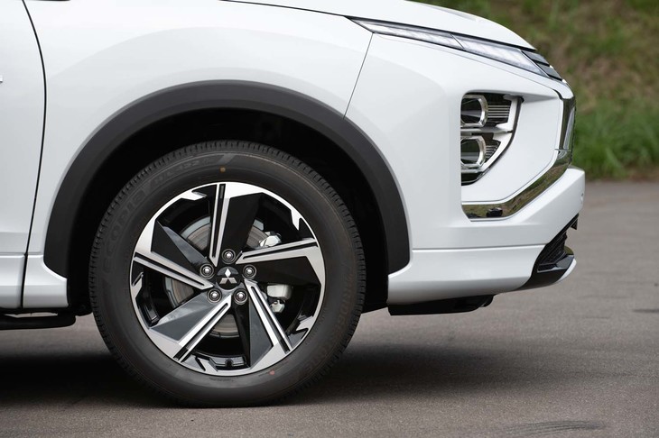 ホイールにも新デザインを採用。試乗車はブリヂストンのエコタイヤ「エコピアH/L422プラス」を履いていた。