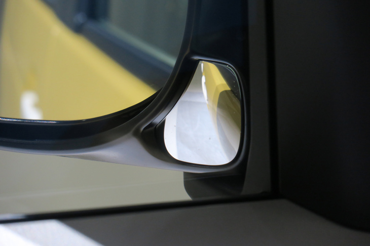 後方視覚支援ミラーは、Aピラーからドアミラーに移設された。