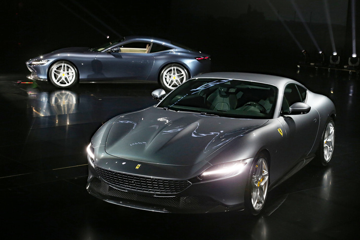 2020年に登場した「フェラーリ・ローマ」。フロントにV8エンジンを搭載した、2＋2のGTカーである。