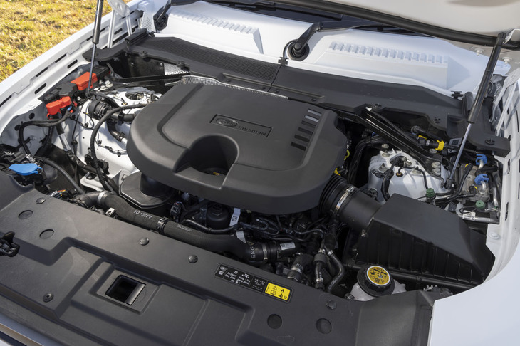 マイルドハイブリッドの3リッター直6ディーゼルターボエンジンは最高出力300PS/4000rpm、最大トルク650N・m/1500-2500rpｍを発生する。