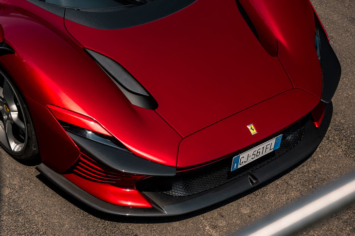 ヘッドランプユニットの上半分は、ハイビーム非使用時には写真のようにスライドカバーで隠される。