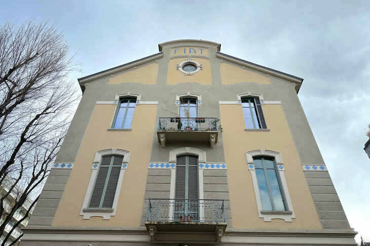 同じ街区にはリバティ様式による古いフィアットの社屋が残る。