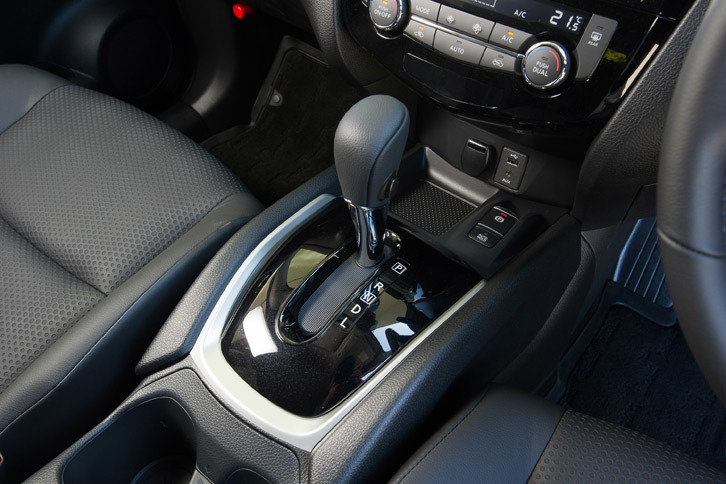日産エクストレイル20X（シフトセレクター）