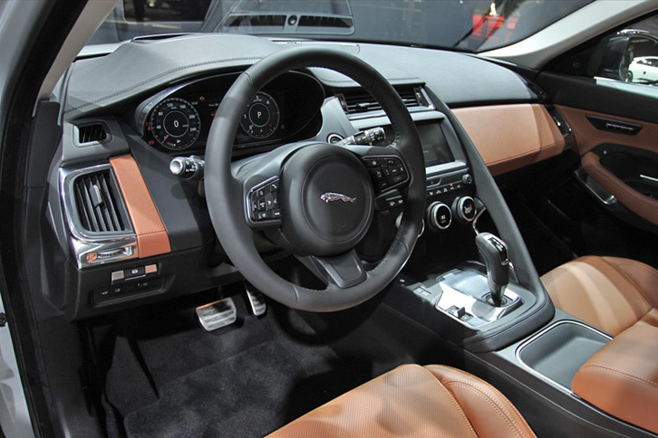 ジャガーEペース（インテリア）