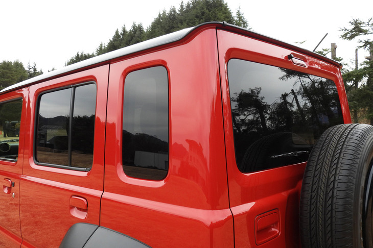 スズキ・ジムニー ノマド（リアクオーターウィンドウ）