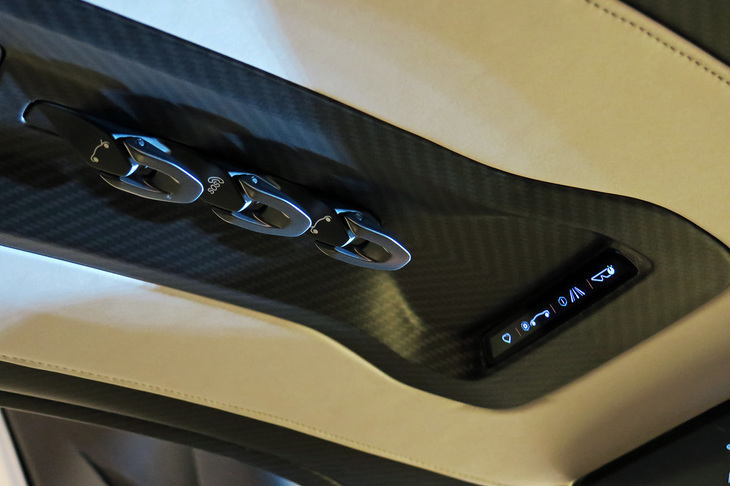 アストンマーティン・ヴァルハラ（オーバーヘッドコンソール）