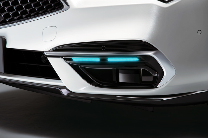 「ホンダ・レジェンド」に搭載されるLiDAR（ライダー）。自動運転の実現には、HDマップはもちろん高精度な車載センサーも必須となる。