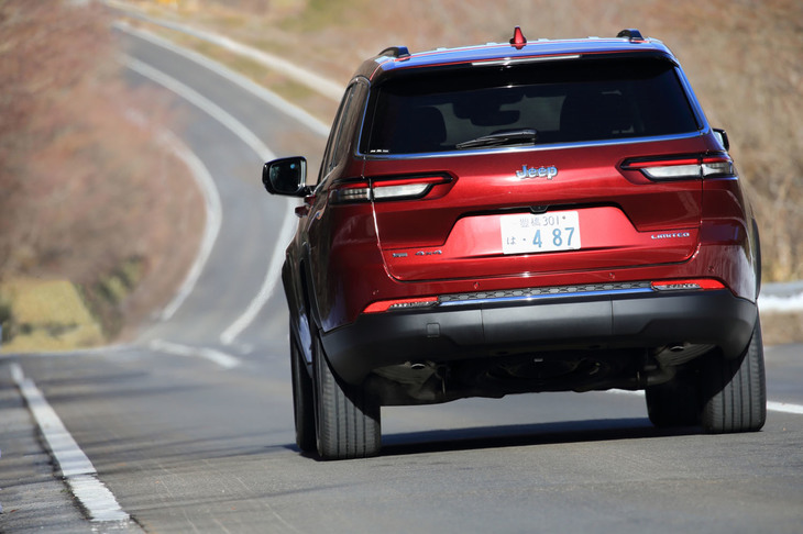 タイヤの接地性を高めるトレッド面の設計は、ウエット性能の向上にも寄与。今回は試せなかったが、雨の日にもより安心して運転できるはずだ。