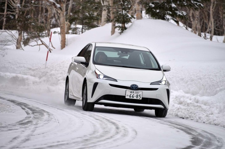 降雪地域をはじめ、本格的な冬の路面を安心して走るためには、やはりスタッドレスタイヤが必要。その点「アイスナビ8」は満足できる一品といえそうだ。