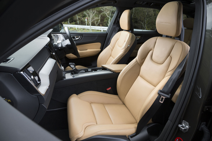 「XC60 T5 AWDインスクリプション」の前席には、マッサージ機能が備わる。そのセッティングも、インストゥルメントパネルの9インチディスプレイを介して行う。