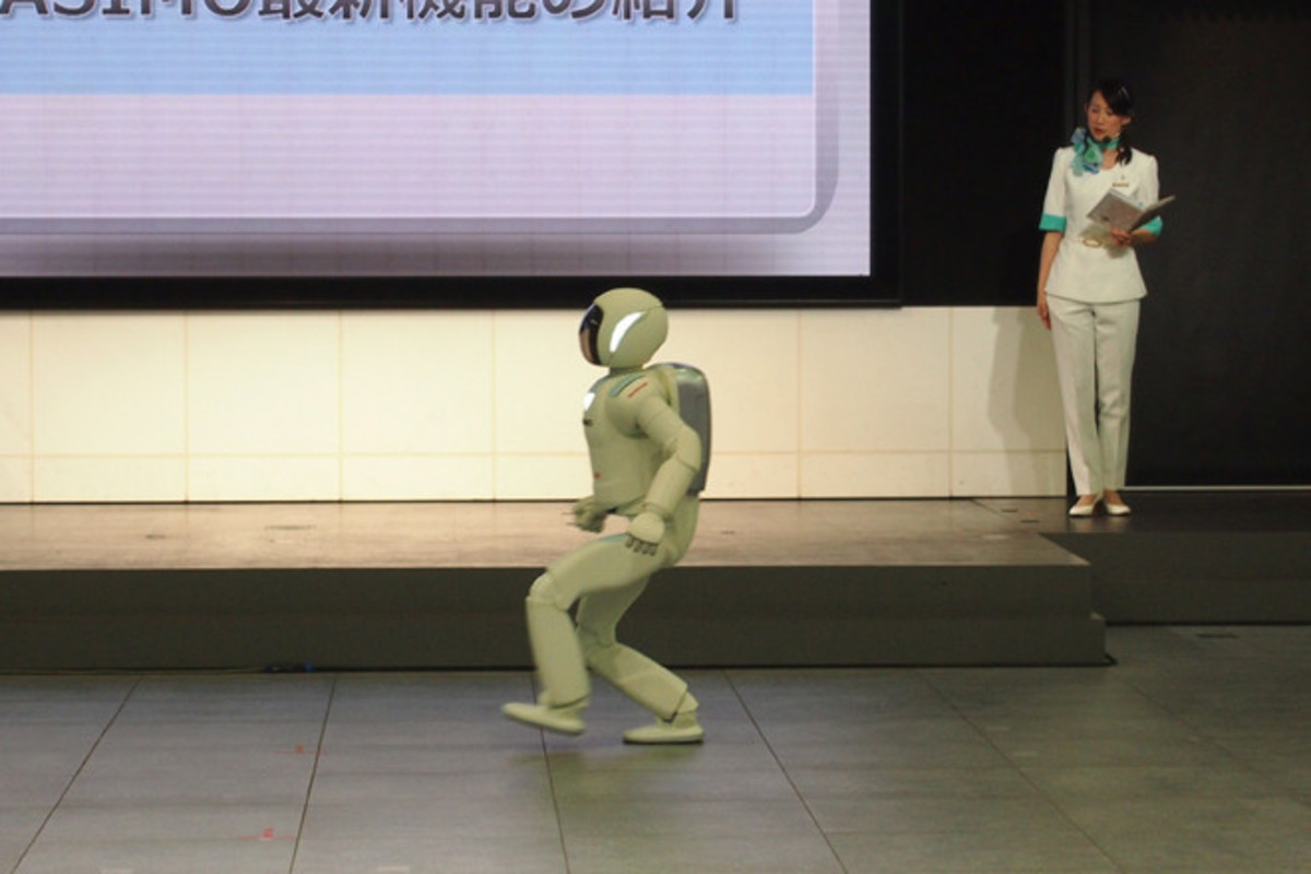 シュートも決める新型「ASIMO」【Movie】 【ニュース】 - webCG