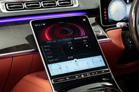 12.8インチの有機ELメディアディスプレイ。