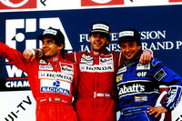 1990年、1991年と、アイルトン・セナ（写真左）はF1のドライバーズタイトルを連覇。累計41勝、タイトル獲得3回という戦績を残した。写真は1991年の日本GPのもの。