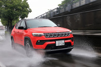 予防安全装備も大幅に拡充。自動緊急ブレーキが歩行者や自転車も検知するようになったほか、新たにステアリングアシストを用いた並走車との衝突回避支援機能などが追加された。