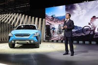 ジュネーブモーターショーの会場では、スバルの石井 守デザイン部長が概要を紹介した。