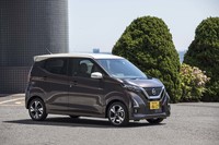 2019年3月28日に発売された新型「日産デイズ」。先代モデルは、日産と三菱自動車の合弁会社であるNMKVの委託により、三菱が開発および生産を担っていたが、新型の企画・開発は、これまで軽自動車を手がけたことのなかった日産が担当している。