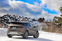 ランドローバーのプレミアムコンパクトSUV「レンジローバー イヴォーク」。2代目にあたる現行型は、新世代アーキテクチャーとともに2019年に登場した。