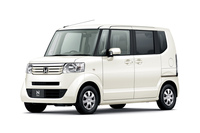 「ホンダN-BOX」
	2011年にデビューしたホンダの軽スーパーハイトワゴン。発売直後から超人気者となり、2023年に3代目となってからもベストセラーカーであり続けている。2024年に派生モデルの「N-BOXジョイ」が発売された。（写真は初代モデル）