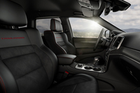 ラギッドな仕立ての「ジープ・グランドチェロキー」限定発売の画像