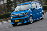 「ハイブリッドFZ」で選択可能なボディーカラーは全8色。テスト車には「ブリスクブルーメタリック」が採用されていた。