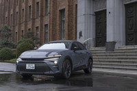 ハイブリッドの「Z」から1カ月ほど遅れて2023年末に発売された「トヨタ・クラウン スポーツRS」。価格はZよりも175万円高い765万円。