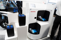 充電ステーション「Honda Mobile Power Pack Exchanger（ホンダモバイルパワーパックエクスチェンジャー）」。“電池切れ”のHMPPと、充電済みのHMPPを交換することができる。