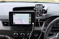 センターディスプレイはApple CarPlayやAndroid Autoといったスマートフォンのミラーリング機能に対応。ナビアプリを使えば、カーナビゲーションシステムとしても利用できる。