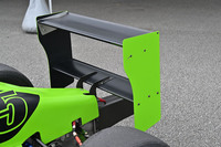 リアにはこれぞフォーミュラカーというべき大きなウイングを装備。これが効果を発揮するであろう富士スピードウェイの本コースを走ってみたい。