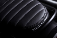 「トライアンフ・スクランブラー1200」に映画『007』とのコラボレーションモデルが登場の画像