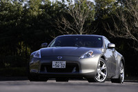 【スペック】MT：全長×全幅×全高＝4250×1845×1315mm／ホイールベース＝2550mm／車重＝1520kg／駆動方式＝FR／3.7リッターV型6気筒DOHC24バルブ（336ps／7000rpm、37.2kgm／5200rpm）／価格＝435万7500円（テスト車＝467万9850円／カーウィングスナビゲーションシステム32万2350円）