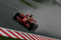 トラクションコントロールなどが禁止されたことで、特に雨やタイヤの磨耗が激しくなったレース終盤などでは大荒れになるかもしれない。（写真＝Ferrari）