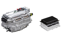 シリコンパワー半導体を用いた従来のPCU（左）と、SiCパワー半導体を用いたPCU（右）。