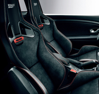 ルノー、パワフルで軽量な「メガーヌR.S.」を限定発売の画像