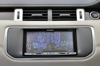 サイバーナビの地図には開通して間もない道路がしっかりと載っている。地図の鮮度の高さも持ち味。