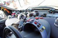 4800kmを走って来たデン＆ジョージーのクルマは、ダッシュボードも気合が入っている。