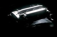 
	アルファードの、2.4リッター直4DOHCエンジン。159ps／5600rpmの最大出力と、22.4kgm／4000rpmの最大トルクを発生する。
	 