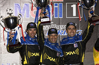 クラス優勝した（左から）、B・ハータ、T・カナーン、D・フランキッティの3人。