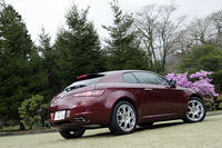 【スペック】Sky Window 3.2 JTS Q4：全長×全幅×全高＝4415×1830×1380mm／ホイールベース＝2530mm／車重＝1750kg／駆動方式＝4WD／3.2リッターV6DOHC24バルブ（260ps/6300rpm、32.8kgm/4500rpm）／価格＝584万円（テスト車＝656万4540円／パック ペッレ フラウ（ポルトローナフラウ社製レザー仕上げインテリア＋フロントパワーシート＋フロントシートヒーター）＝31.0万円／ETC＝2万6040円／HDDナビ＝38万8500円）