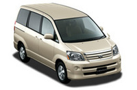 【写真上】ヴォクシー X 2WD【写真下】ノア X 2WD