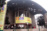 AUTO EXPOの展示会場は、戸建のパビリオンの集合体。まるで万国博覧会のたたずまいである。