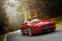 「アストン・マーティンV8ヴァンテージ」